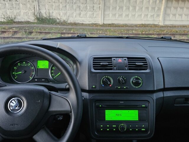 Шкода Фабия 2013 в Киеве на Automoto.ua Белый Шкода Фабия, объемом двигателя 1.4 л и пробегом 192 тыс. км за 5800 $, фото 7 на Automoto.ua