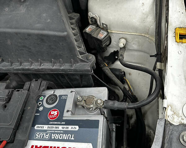 Белый Шкода Фабия, объемом двигателя 1.2 л и пробегом 162 тыс. км за 6000 $, фото 73 на Automoto.ua