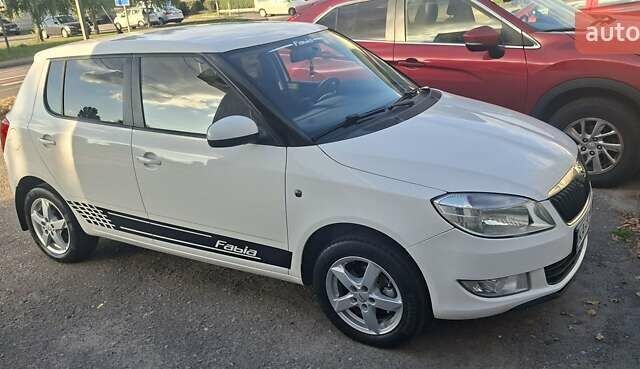 Белый Шкода Фабия, объемом двигателя 1.4 л и пробегом 285 тыс. км за 6050 $, фото 3 на Automoto.ua