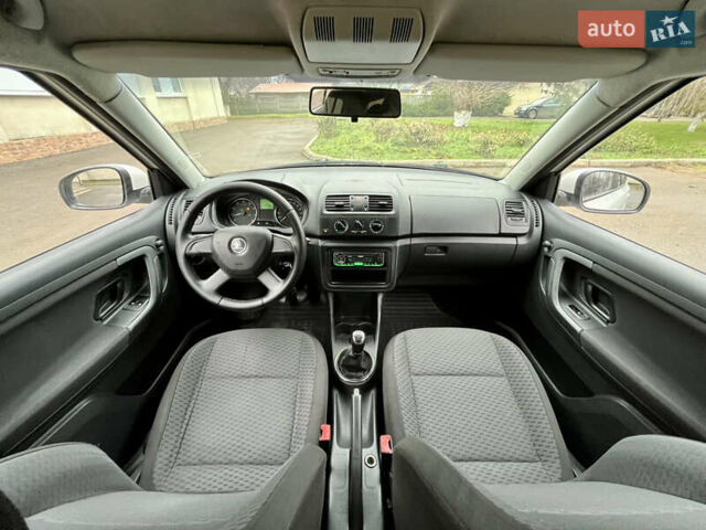 Белый Шкода Фабия, объемом двигателя 1.39 л и пробегом 221 тыс. км за 5200 $, фото 14 на Automoto.ua