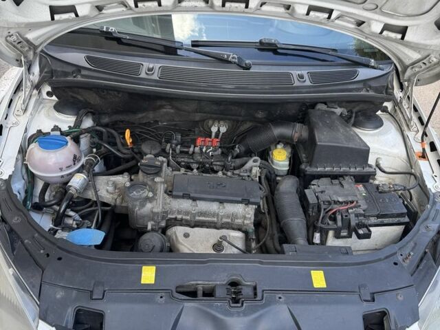 Білий Шкода Фабія, об'ємом двигуна 1.2 л та пробігом 355 тис. км за 3300 $, фото 6 на Automoto.ua