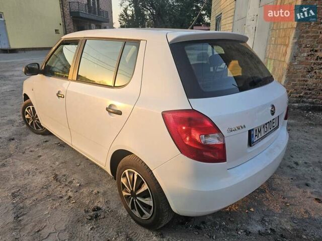 Белый Шкода Фабия, объемом двигателя 1.39 л и пробегом 231 тыс. км за 5100 $, фото 3 на Automoto.ua