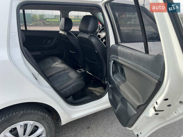 Белый Шкода Фабия, объемом двигателя 1.39 л и пробегом 249 тыс. км за 4850 $, фото 7 на Automoto.ua