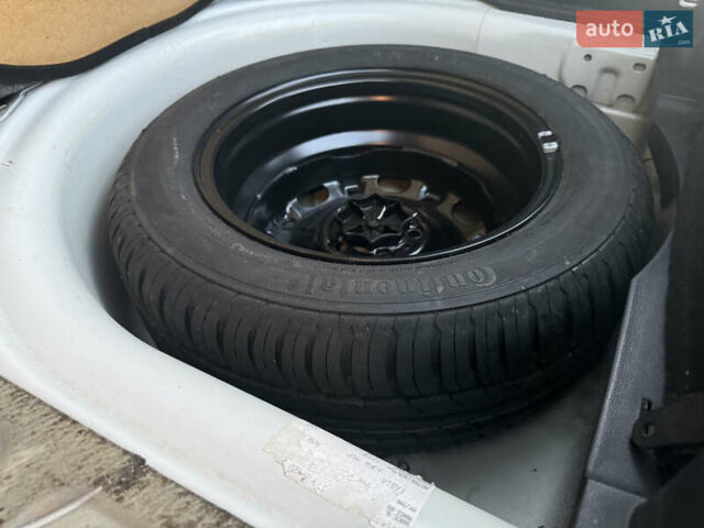 Белый Шкода Фабия, объемом двигателя 1.4 л и пробегом 86 тыс. км за 7700 $, фото 71 на Automoto.ua