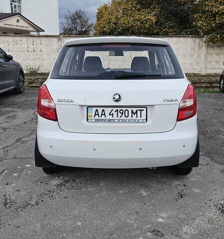 Шкода Фабия 2013 в Киеве на Automoto.ua Белый Шкода Фабия, объемом двигателя 1.39 л и пробегом 192 тыс. км за 5800 $, фото 6 на Automoto.ua
