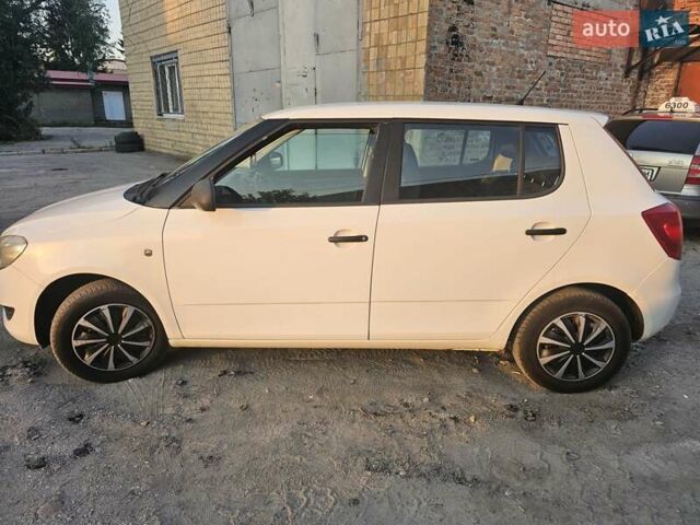 Белый Шкода Фабия, объемом двигателя 1.39 л и пробегом 231 тыс. км за 5100 $, фото 8 на Automoto.ua