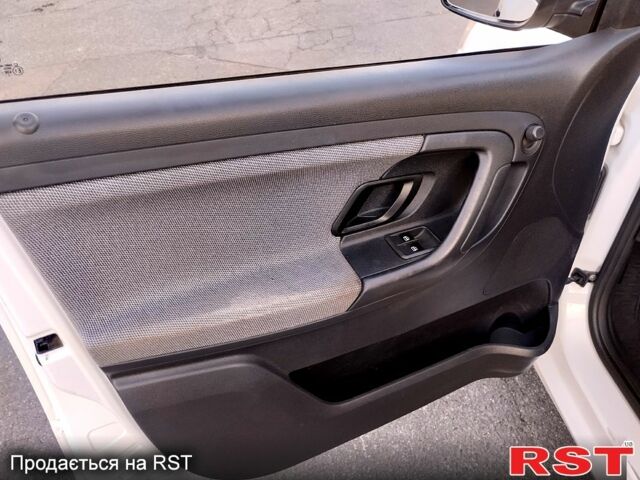 Белый Шкода Фабия, объемом двигателя 1.2 л и пробегом 289 тыс. км за 4700 $, фото 8 на Automoto.ua