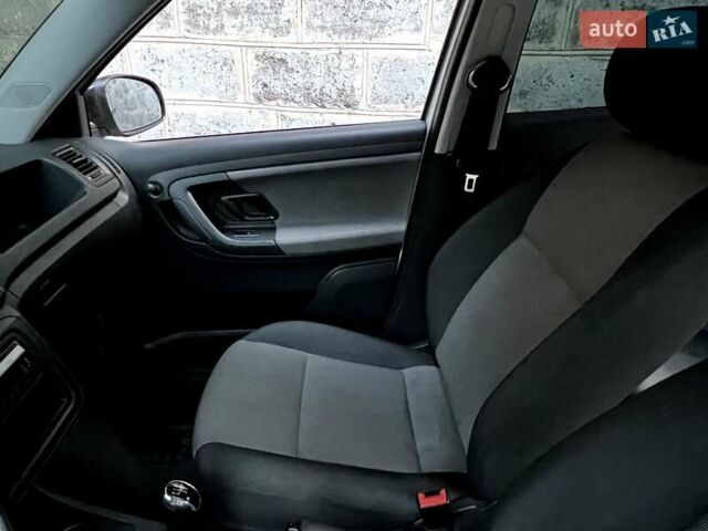Белый Шкода Фабия, объемом двигателя 1.2 л и пробегом 231 тыс. км за 5700 $, фото 13 на Automoto.ua