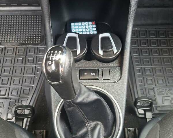 Белый Шкода Фабия, объемом двигателя 1.4 л и пробегом 285 тыс. км за 6050 $, фото 19 на Automoto.ua