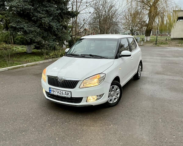 Белый Шкода Фабия, объемом двигателя 1.39 л и пробегом 221 тыс. км за 5200 $, фото 13 на Automoto.ua