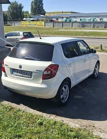 Белый Шкода Фабия, объемом двигателя 1.4 л и пробегом 285 тыс. км за 6050 $, фото 7 на Automoto.ua