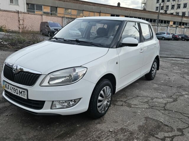 Шкода Фабия 2013 в Киеве на Automoto.ua Белый Шкода Фабия, объемом двигателя 1.4 л и пробегом 192 тыс. км за 5800 $, фото 1 на Automoto.ua