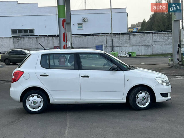 Белый Шкода Фабия, объемом двигателя 0 л и пробегом 130 тыс. км за 5300 $, фото 8 на Automoto.ua