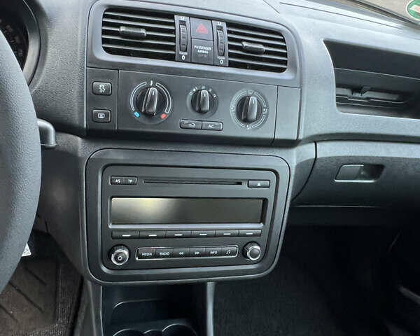 Белый Шкода Фабия, объемом двигателя 0 л и пробегом 130 тыс. км за 5300 $, фото 34 на Automoto.ua