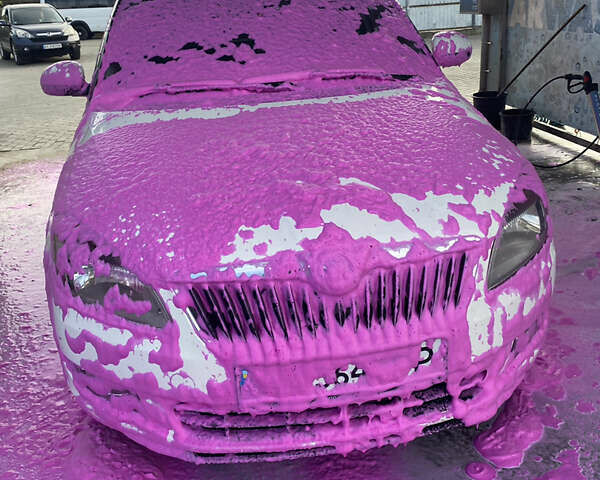 Шкода Фабия 2014 в Малине на Automoto.ua Белый Шкода Фабия, объемом двигателя 1.6 л и пробегом 236 тыс. км за 6500 $, фото 4 на Automoto.ua