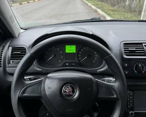 Белый Шкода Фабия, объемом двигателя 1.2 л и пробегом 310 тыс. км за 4600 $, фото 10 на Automoto.ua