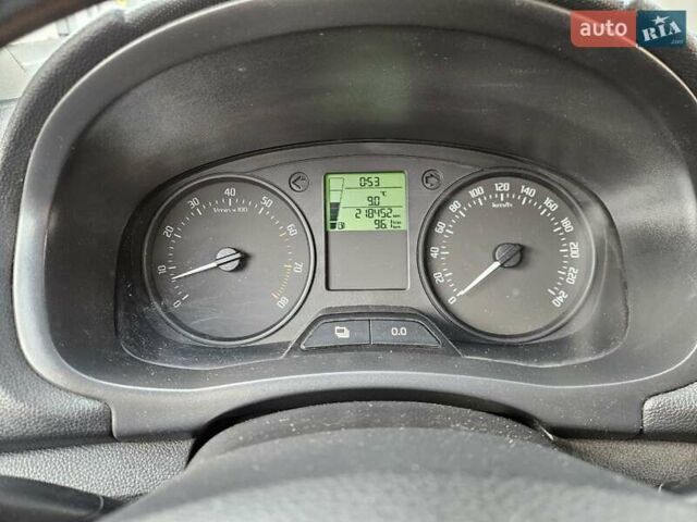 Белый Шкода Фабия, объемом двигателя 1.39 л и пробегом 218 тыс. км за 5500 $, фото 12 на Automoto.ua