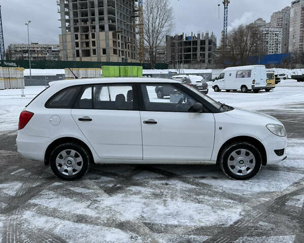 Білий Шкода Фабія, об'ємом двигуна 1.2 л та пробігом 183 тис. км за 6800 $, фото 3 на Automoto.ua
