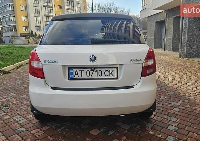 Белый Шкода Фабия, объемом двигателя 1.6 л и пробегом 132 тыс. км за 6700 $, фото 4 на Automoto.ua