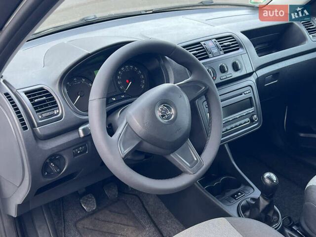 Белый Шкода Фабия, объемом двигателя 0 л и пробегом 130 тыс. км за 5300 $, фото 28 на Automoto.ua