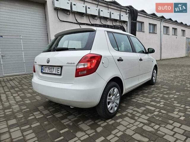 Белый Шкода Фабия, объемом двигателя 1.39 л и пробегом 218 тыс. км за 5500 $, фото 4 на Automoto.ua