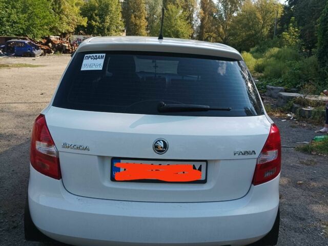 Белый Шкода Фабия, объемом двигателя 1.4 л и пробегом 249 тыс. км за 5500 $, фото 3 на Automoto.ua