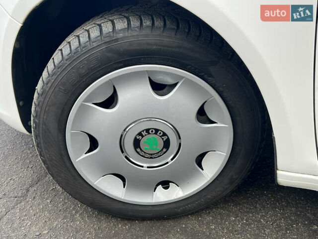 Белый Шкода Фабия, объемом двигателя 0 л и пробегом 130 тыс. км за 5300 $, фото 15 на Automoto.ua
