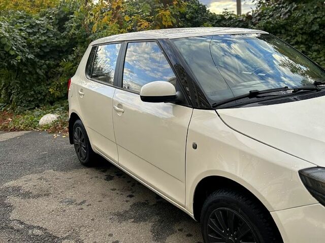 Шкода Фабия 2014 в Харькове на Automoto.ua Белый Шкода Фабия, объемом двигателя 1.2 л и пробегом 185 тыс. км за 4500 $, фото 1 на Automoto.ua