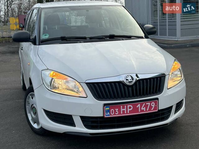Белый Шкода Фабия, объемом двигателя 0 л и пробегом 130 тыс. км за 5300 $, фото 68 на Automoto.ua