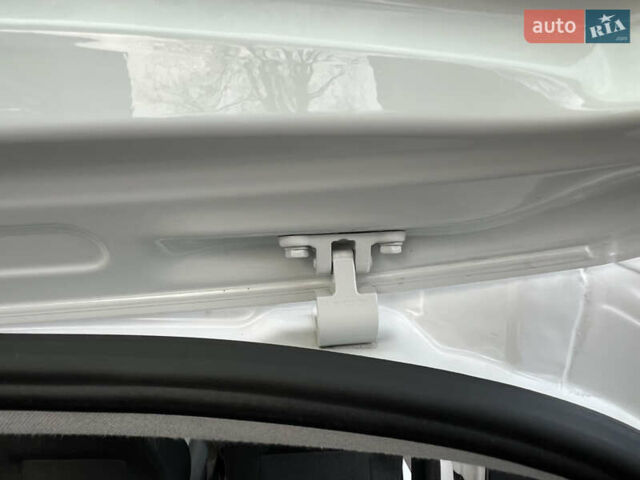 Белый Шкода Фабия, объемом двигателя 0 л и пробегом 130 тыс. км за 5300 $, фото 60 на Automoto.ua