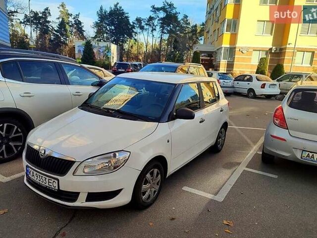 Белый Шкода Фабия, объемом двигателя 1.4 л и пробегом 235 тыс. км за 6000 $, фото 2 на Automoto.ua