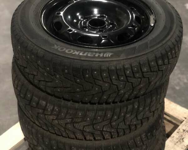 Белый Шкода Фабия, объемом двигателя 1.39 л и пробегом 218 тыс. км за 5500 $, фото 2 на Automoto.ua