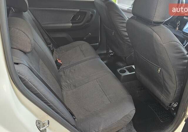 Белый Шкода Фабия, объемом двигателя 1.6 л и пробегом 132 тыс. км за 6700 $, фото 17 на Automoto.ua