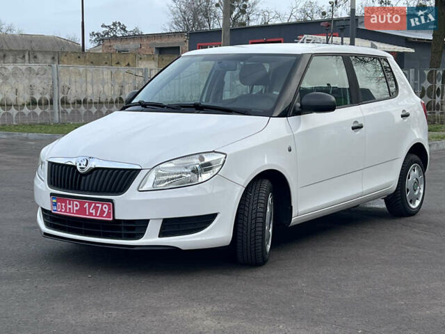 Белый Шкода Фабия, объемом двигателя 0 л и пробегом 130 тыс. км за 5300 $, фото 2 на Automoto.ua