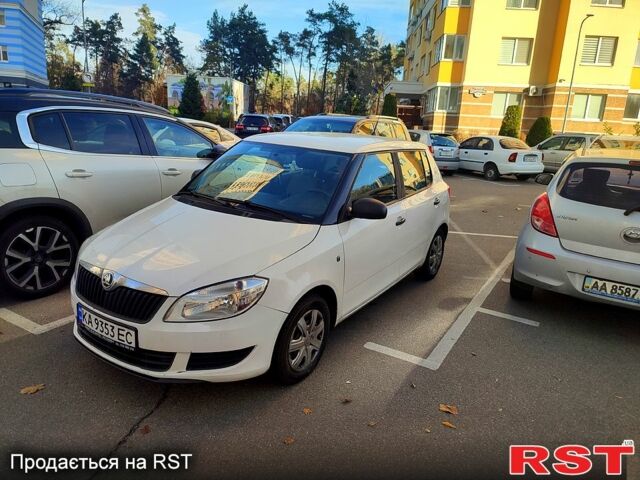 Белый Шкода Фабия, объемом двигателя 1.4 л и пробегом 235 тыс. км за 6000 $, фото 3 на Automoto.ua
