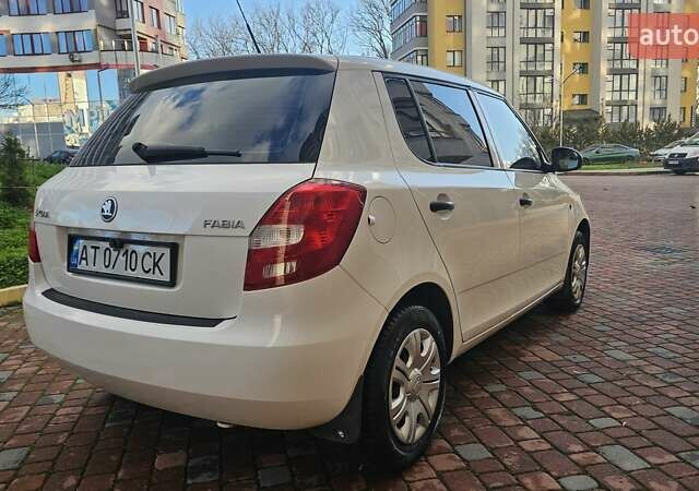 Белый Шкода Фабия, объемом двигателя 1.6 л и пробегом 132 тыс. км за 6700 $, фото 5 на Automoto.ua
