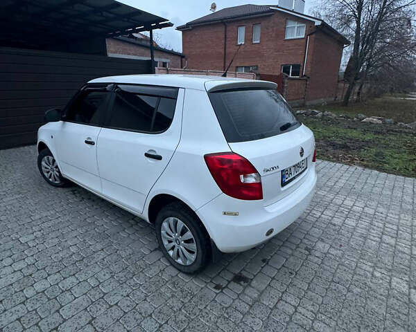 Белый Шкода Фабия, объемом двигателя 1.2 л и пробегом 189 тыс. км за 6600 $, фото 3 на Automoto.ua