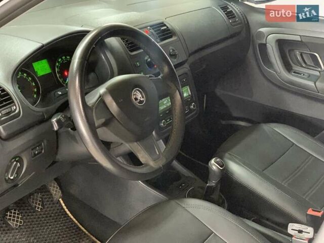 Белый Шкода Фабия, объемом двигателя 1.6 л и пробегом 260 тыс. км за 5800 $, фото 9 на Automoto.ua