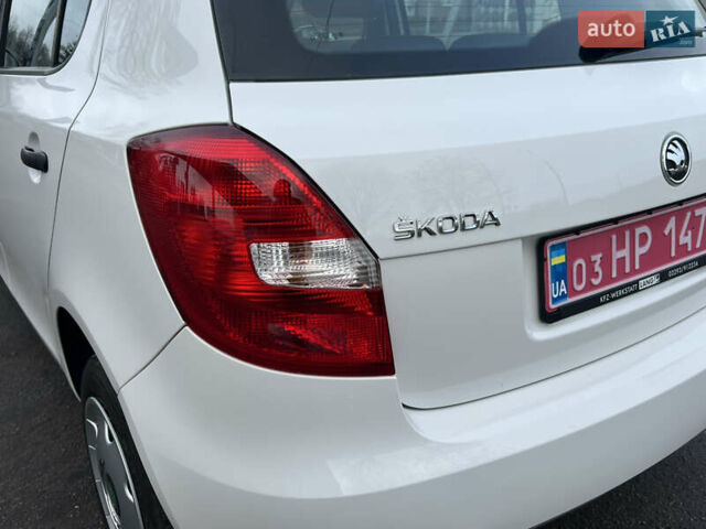 Белый Шкода Фабия, объемом двигателя 0 л и пробегом 130 тыс. км за 5300 $, фото 24 на Automoto.ua