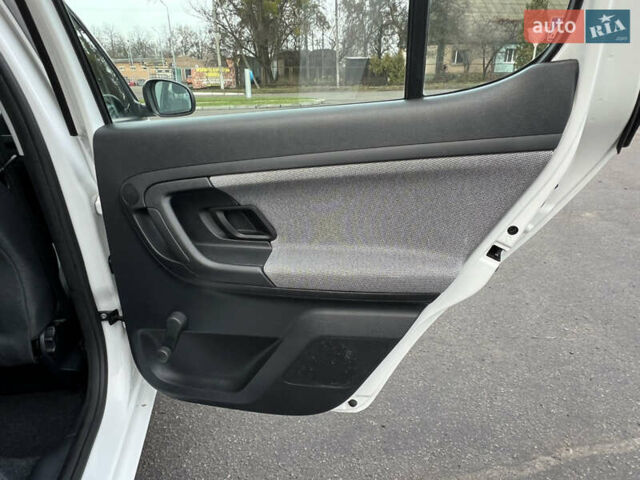 Белый Шкода Фабия, объемом двигателя 0 л и пробегом 130 тыс. км за 5300 $, фото 40 на Automoto.ua