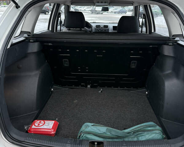 Білий Шкода Фабія, об'ємом двигуна 1.2 л та пробігом 183 тис. км за 6800 $, фото 15 на Automoto.ua