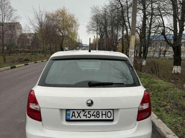 Белый Шкода Фабия, объемом двигателя 1.2 л и пробегом 300 тыс. км за 5700 $, фото 3 на Automoto.ua