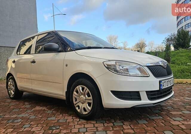 Белый Шкода Фабия, объемом двигателя 1.6 л и пробегом 132 тыс. км за 6700 $, фото 7 на Automoto.ua