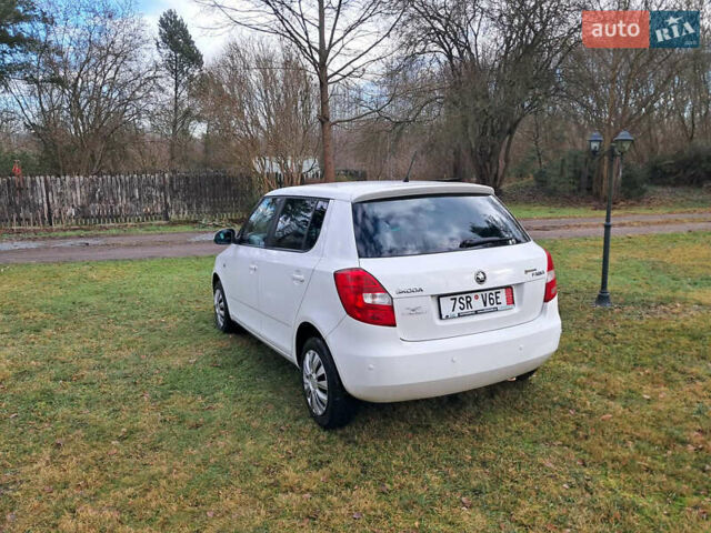 Белый Шкода Фабия, объемом двигателя 1.2 л и пробегом 270 тыс. км за 6000 $, фото 3 на Automoto.ua