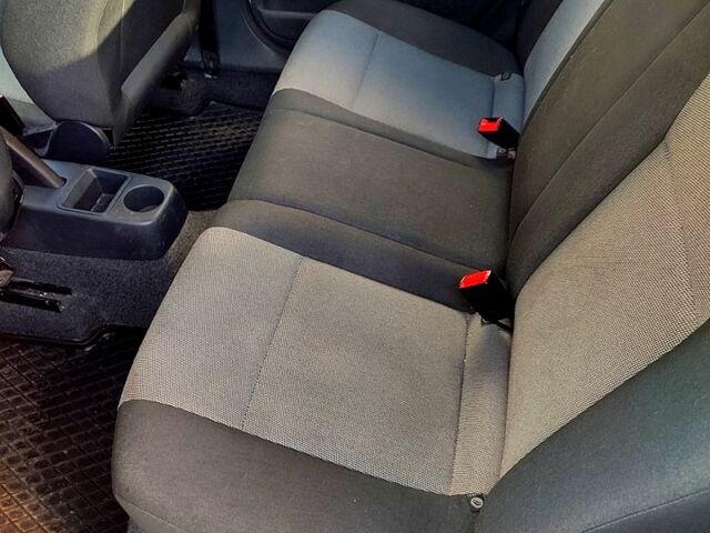 Белый Шкода Фабия, объемом двигателя 1.4 л и пробегом 235 тыс. км за 6000 $, фото 2 на Automoto.ua