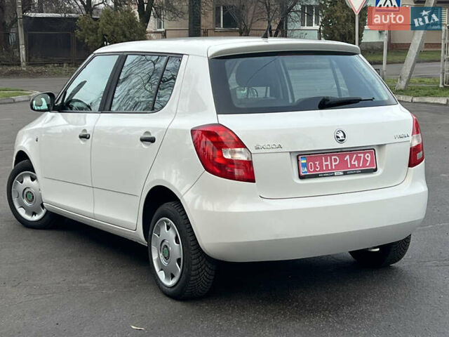 Белый Шкода Фабия, объемом двигателя 0 л и пробегом 130 тыс. км за 5300 $, фото 13 на Automoto.ua