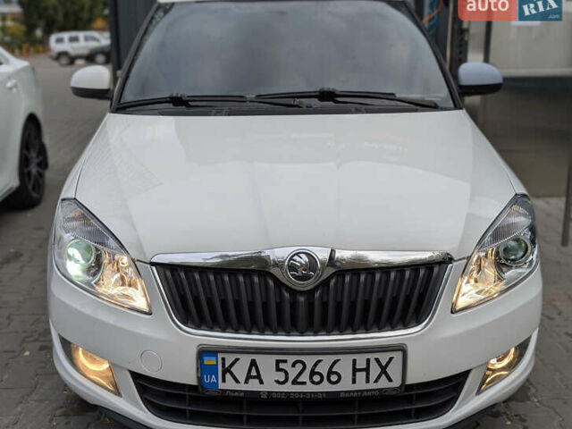 Шкода Фабия 2014 в Киеве на Automoto.ua Белый Шкода Фабия, объемом двигателя 1.2 л и пробегом 319 тыс. км за 5599 $, фото 1 на Automoto.ua
