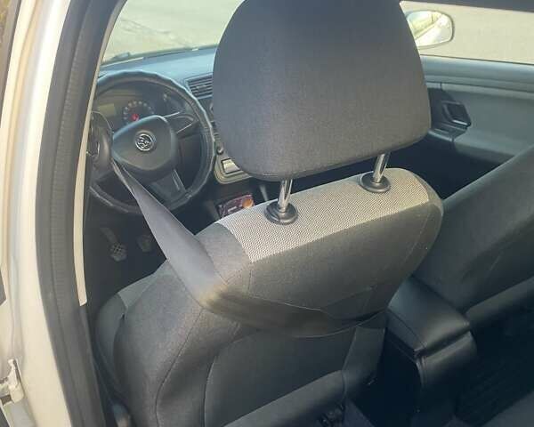 Белый Шкода Фабия, объемом двигателя 1.6 л и пробегом 243 тыс. км за 6100 $, фото 10 на Automoto.ua