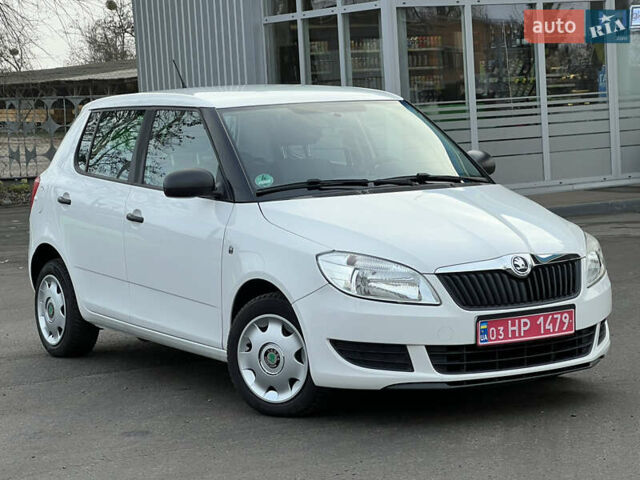 Белый Шкода Фабия, объемом двигателя 0 л и пробегом 130 тыс. км за 5300 $, фото 6 на Automoto.ua