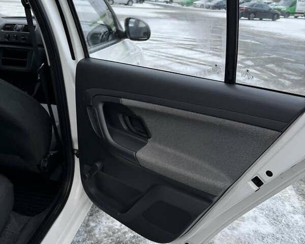 Білий Шкода Фабія, об'ємом двигуна 1.2 л та пробігом 183 тис. км за 6800 $, фото 16 на Automoto.ua